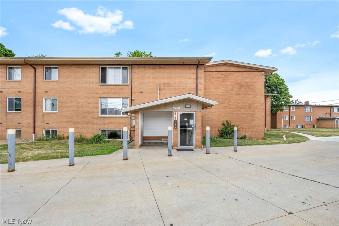 Golden Oaks Condo - Residential