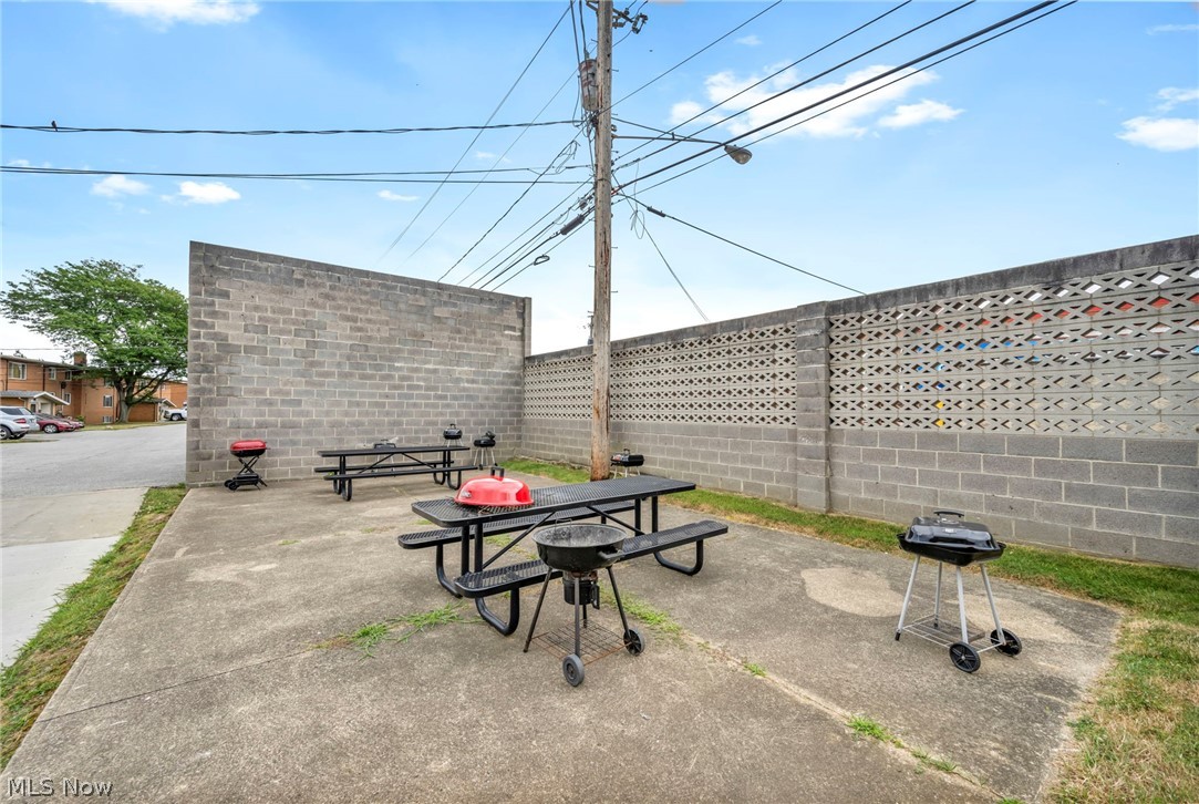 Golden Oaks Condo - Residential