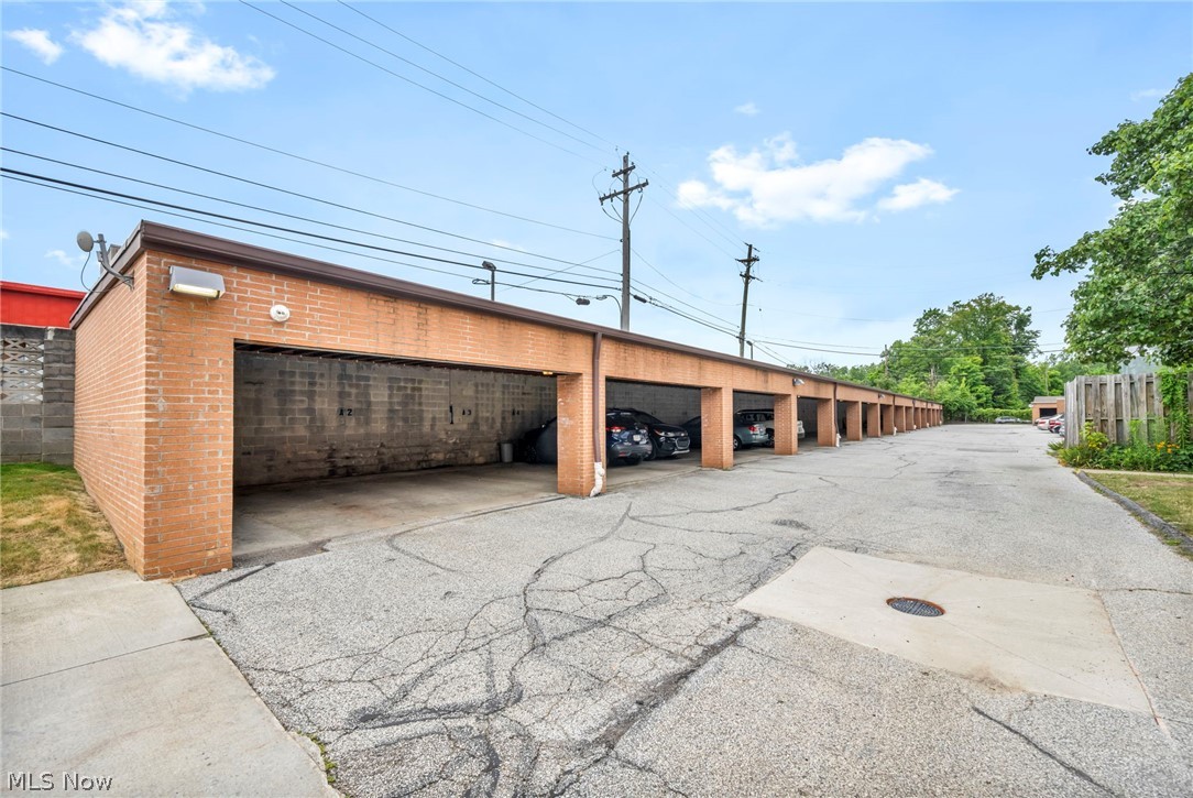 Golden Oaks Condo - Residential