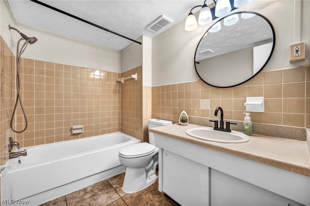 Golden Oaks Condo - Residential