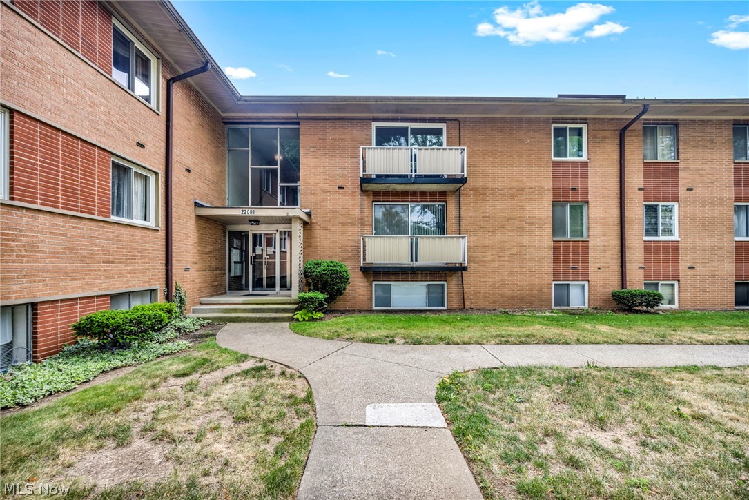 Golden Oaks Condo - Residential