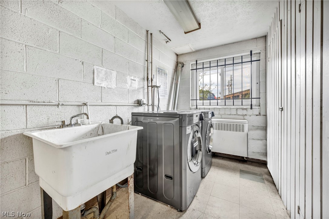 Golden Oaks Condo - Residential