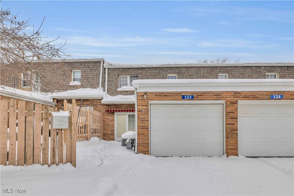 Photo of 123 Shakespeare Lane, Avon, OH 44011 (MLS # 5183913)