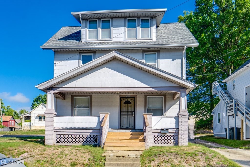 Looking for affordable and convenient housing near The University of Akron? We have a variety of off-campus rooms available. We are a short trip to the campus. Each room rents for $405 or the whole house for $2100
We have long lease terms as well yearly leases to help you find your perfect fit