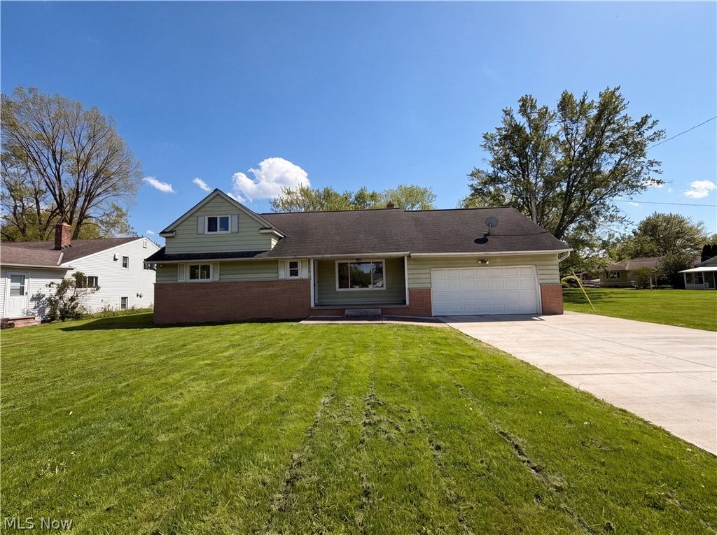Photo of 5444 Kenbridge Drive, Cleveland, OH 44143 (MLS # 5207373)