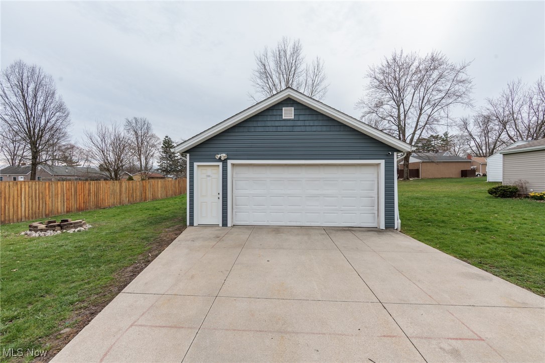 3443 Dentzler Road, Parma, Ohio image 3