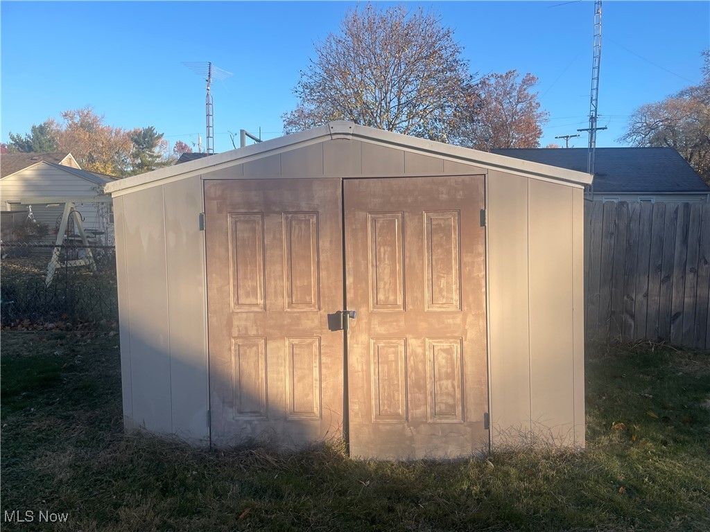 Photo of 2939 Joseph Place NW, Canton, OH 44708 (MLS # 5174206)