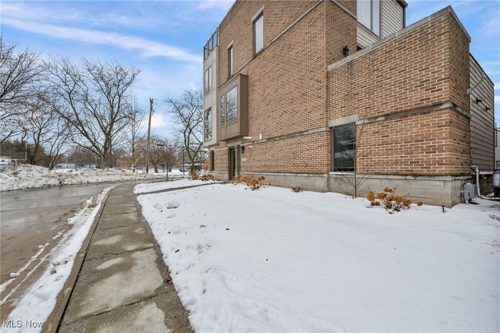 Photo of 1399 Slate Court Ct, Cleveland Heights, OH 44118 (MLS # 5177548)