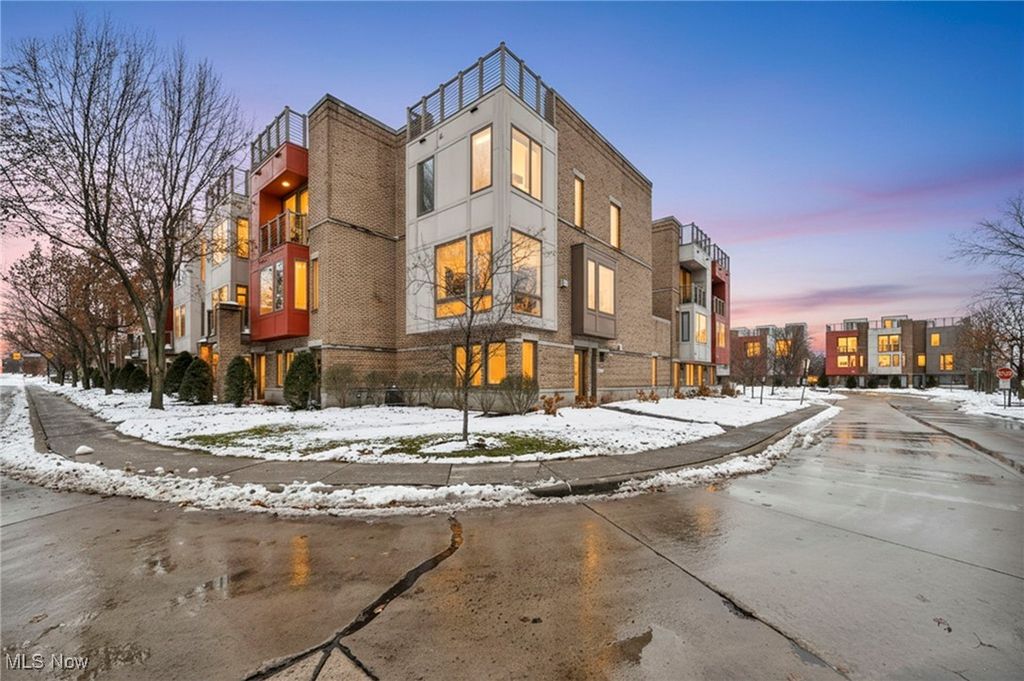 Photo of 1399 Slate Court Ct, Cleveland Heights, OH 44118 (MLS # 5177548)