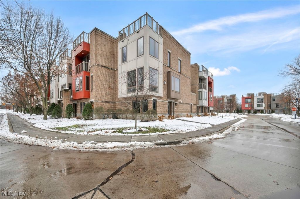 Photo of 1399 Slate Court Ct, Cleveland Heights, OH 44118 (MLS # 5177548)