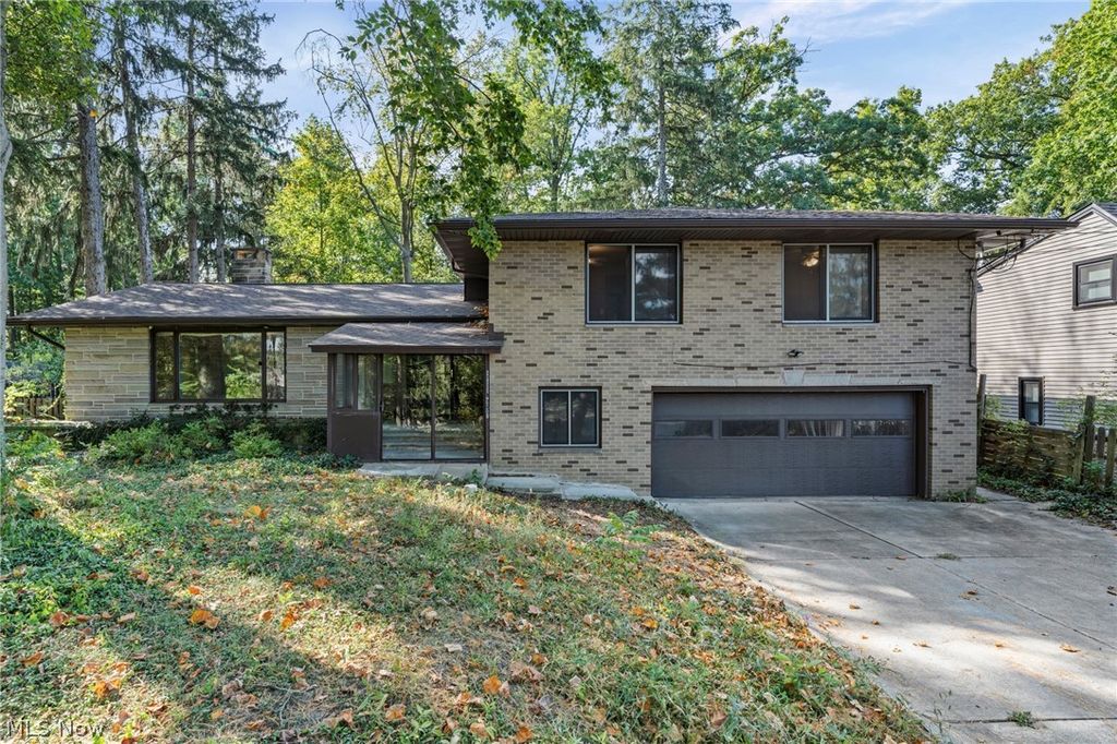 Photo of 6208 Dora Boulevard, Independence, OH 44131 (MLS # 5197169)