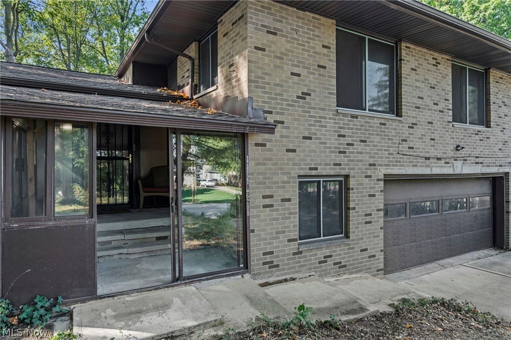 Photo of 6208 Dora Boulevard, Independence, OH 44131 (MLS # 5197169)