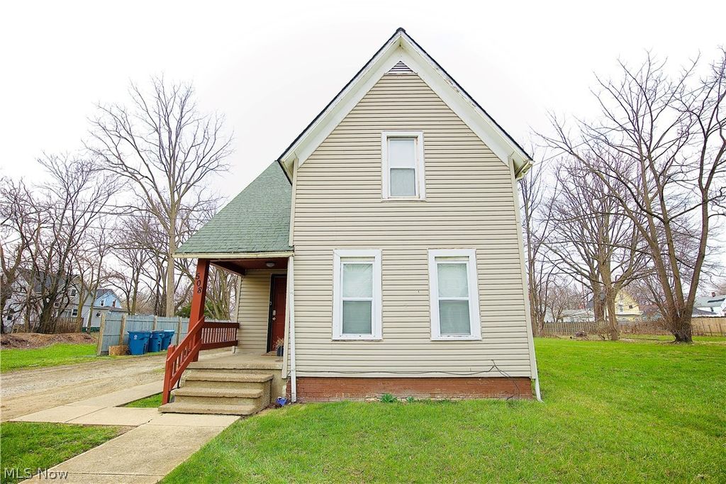Photo of 508 W 23rd Street, Lorain, OH 44052 (MLS # 5195958)
