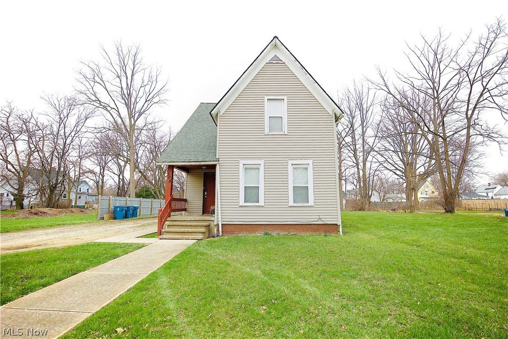 Photo of 508 W 23rd Street, Lorain, OH 44052 (MLS # 5195958)