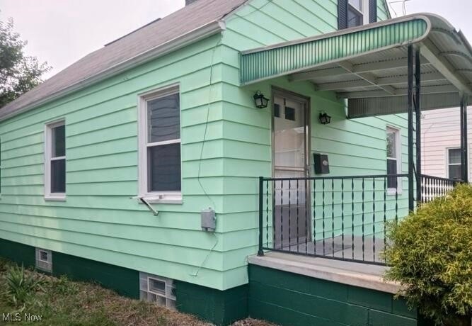 Welcome to this adorable 3-bedroom, 1-bath home in a peaceful neighborhood that’s full of updates! Freshly renovated with new carpet, and fresh paint throughout, this home is perfect for a family or investor looking for a clean, low-maintenance property. You’ll find two cozy bedrooms on the main floor, while the spacious upstairs area offers a private third bedroom or flexible bonus space. The basement includes an additional shower, and washer and dryer that stay, adding convenience and functionality.
Located in a peaceful neighborhood just steps from shops, restaurants, and recreation— this gem is a rare find in a walkable community.
Don’t miss out on this opportunity — schedule your showing today!