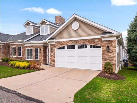 Homes For Sale - 20 Somerset Drive<br/> Rocky River, OH 44116