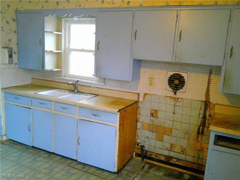 Tiny photo for 815 Longview Avenue, Akron, OH 44307 (MLS # 5188139)