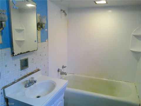 Tiny photo for 815 Longview Avenue, Akron, OH 44307 (MLS # 5188139)