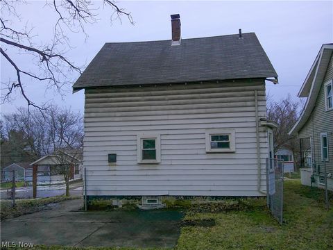 Tiny photo for 815 Longview Avenue, Akron, OH 44307 (MLS # 5188139)