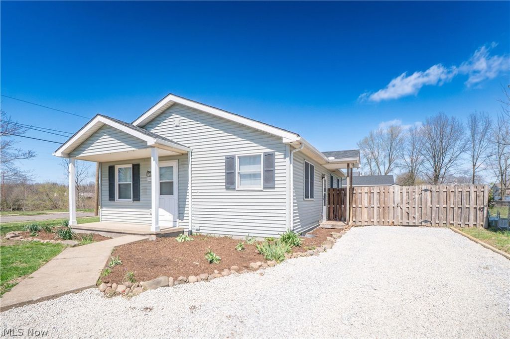 Photo of 2005 17th Street NE, Canton, OH 44705 (MLS # 5198990)