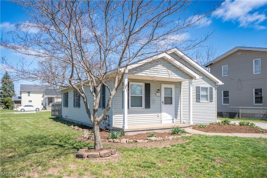 Photo of 2005 17th Street NE, Canton, OH 44705 (MLS # 5198990)