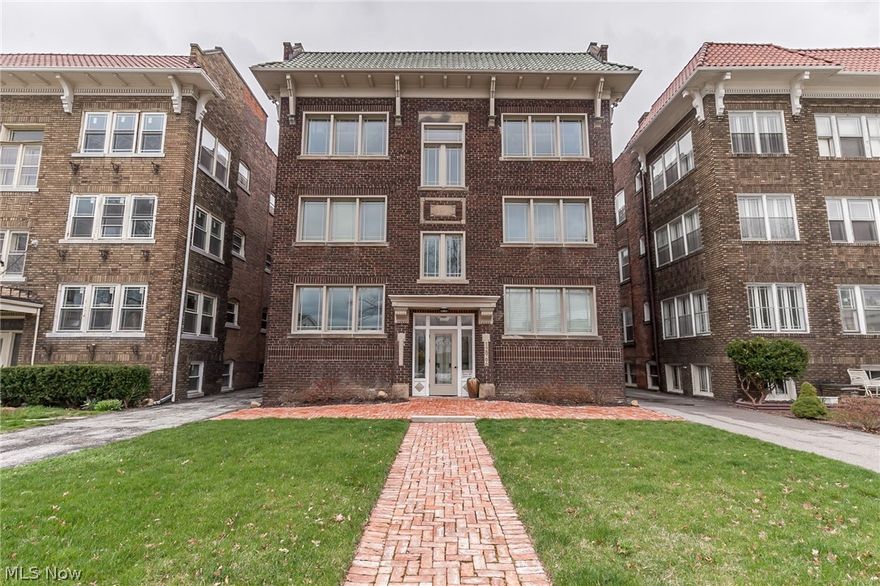 A must see - this is a stunning Lakewood condo, which was the model when newly constructed, with luxurious finishes from cabinetry to counters, to name a couple. The open and airy concept allows for easy entertaining. This two bedroom - two bath condo is located close to the lake, bars, restaurants, shopping and public transit. Tax abatement remains. Included is a garage space and storage locker. Book a private tour today.