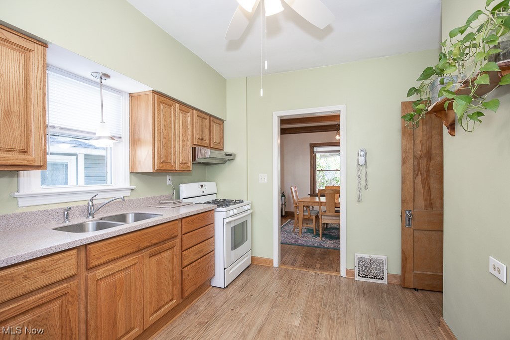 1584 Wagar Avenue, Lakewood, Ohio image 12