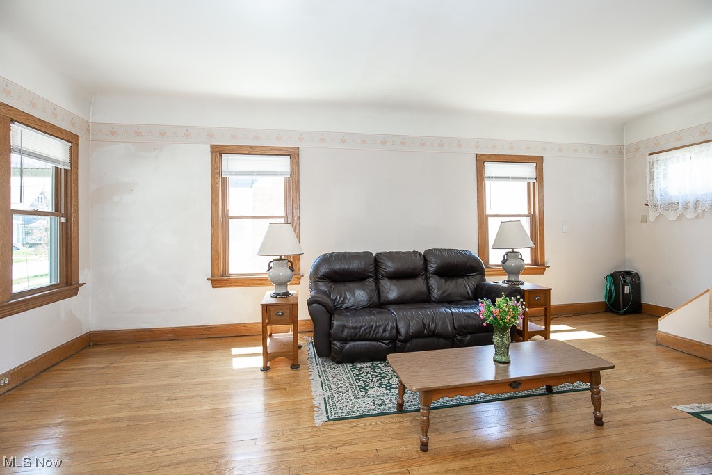1584 Wagar Avenue, Lakewood, Ohio image 7