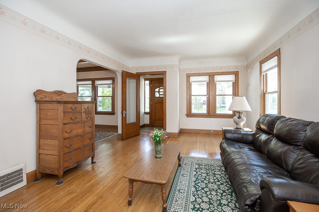 1584 Wagar Avenue, Lakewood, Ohio image 5