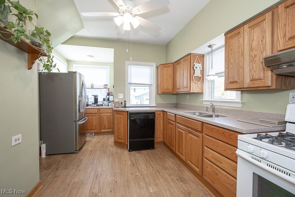 1584 Wagar Avenue, Lakewood, Ohio image 11