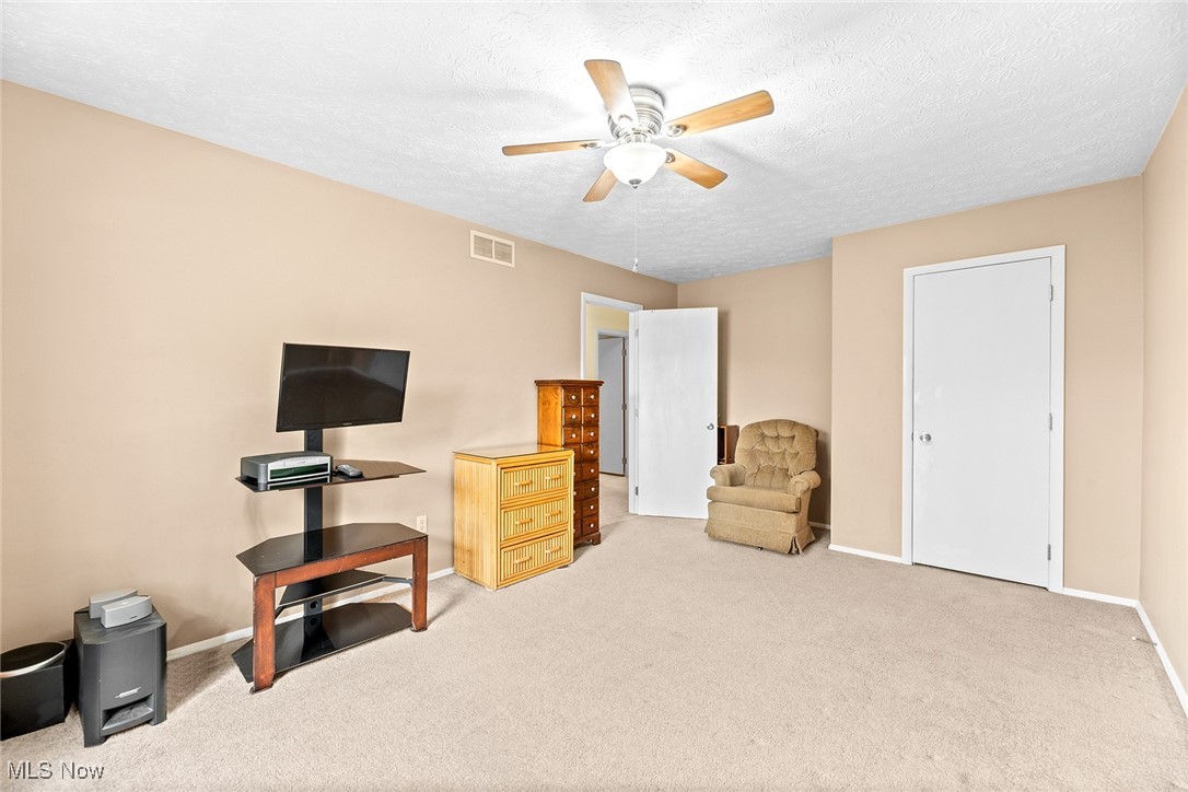 4916 Friar Road #D, Stow, Ohio image 23