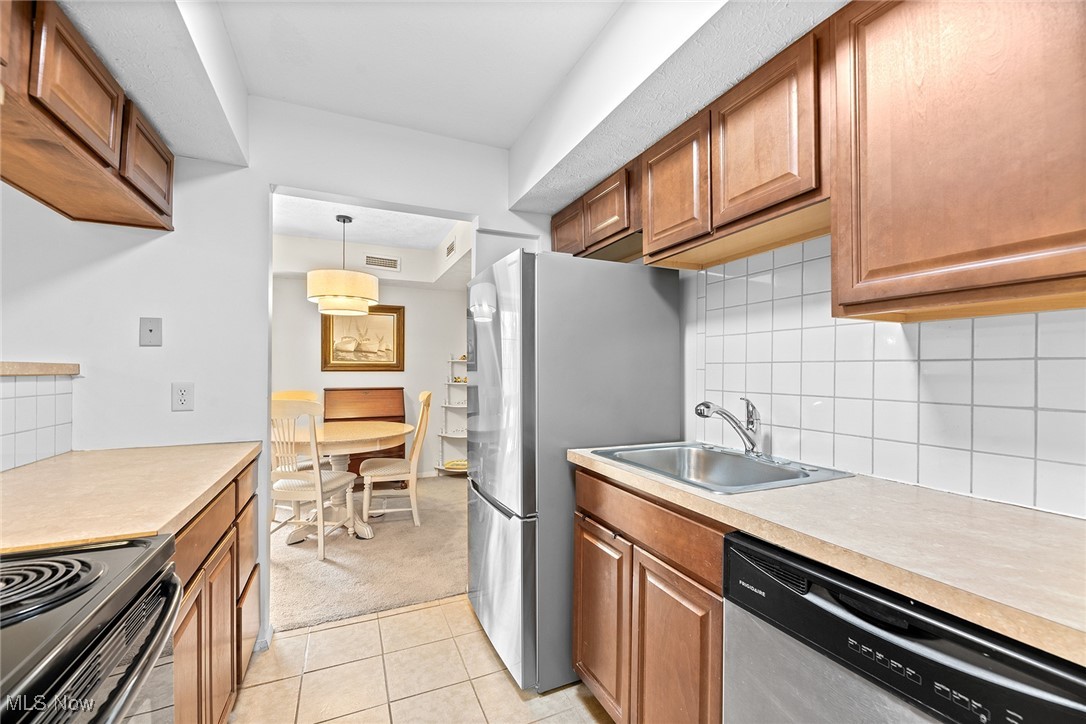 4916 Friar Road #D, Stow, Ohio image 13