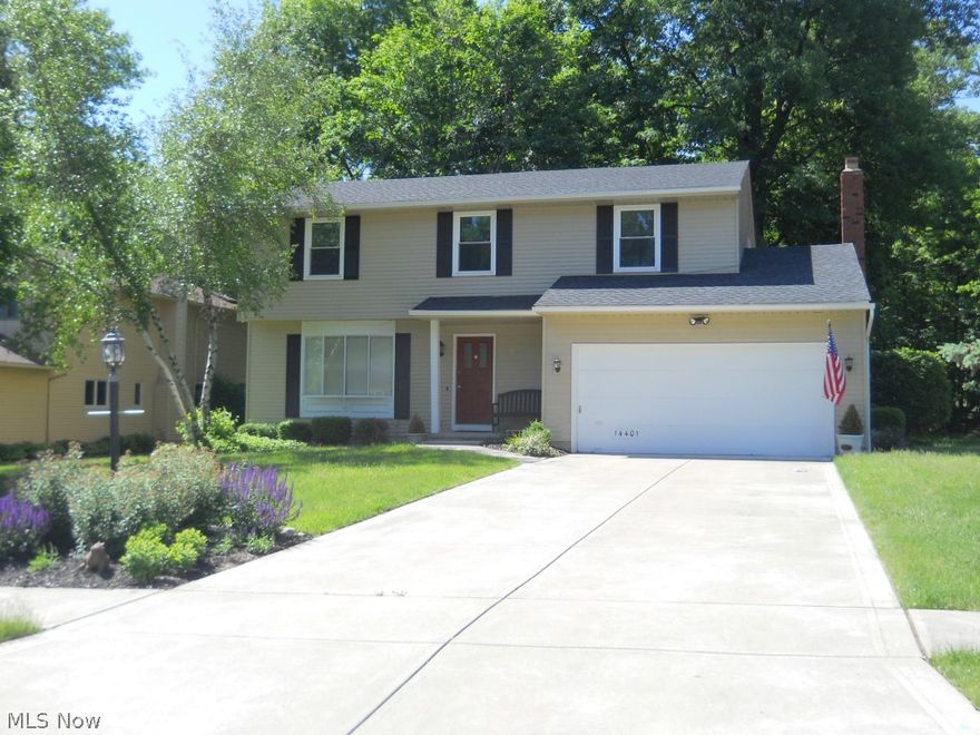 Location....Location!!!  Come see  this lovely 4 Bedroom 2.5 Bath Center Hall colonial  with all the amenities of  desirable Chandler Commons.  New furnace HVAC 8/14, Roof 5 yrs, Driveway 7 yrs, and newer kitchen appliances. Generous room sizes and fresh paint in today's colors make this home move in ready. Large Master Suite with huge walk in closet and private bath. Family room with full wall wood-burning fireplace and walk-out deck overlooking wooded back yard will fulfill your entertainment needs.   Chandler Commons is a private neighborhood 7 acre recreation area, which now features a new outdoor swimming pool, pavilion with outdoor fireplace, baseball & soccer fields, volleyball - tennis- basketball courts, playground, two fishing ponds, and even an organized swim team! Be sure to put this one on your tour!