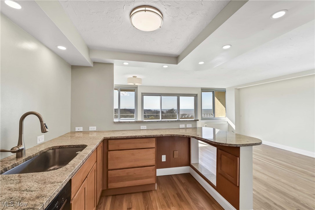 12900 Lake #1122, Lakewood, Ohio image 13