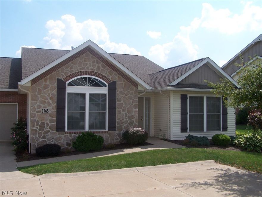 2BR-2BAcondo in Blackberry allotment. Fully appliance with open floor plan. 12x12 sunroom extends off of living room. Nice oversized garage for extra storage.