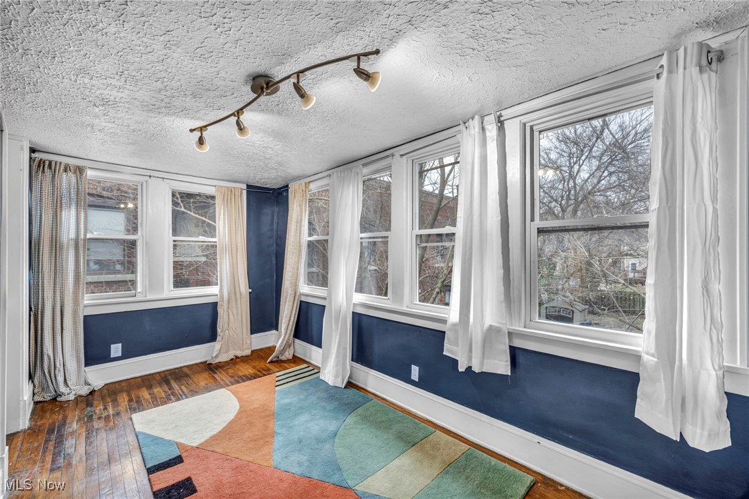 6933 Detroit Avenue, Cleveland, Ohio image 25