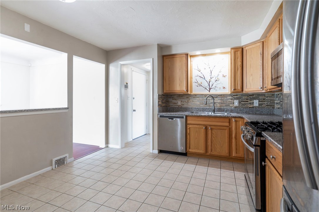 Sedgewick Land Companys 02 Re - Residential Lease