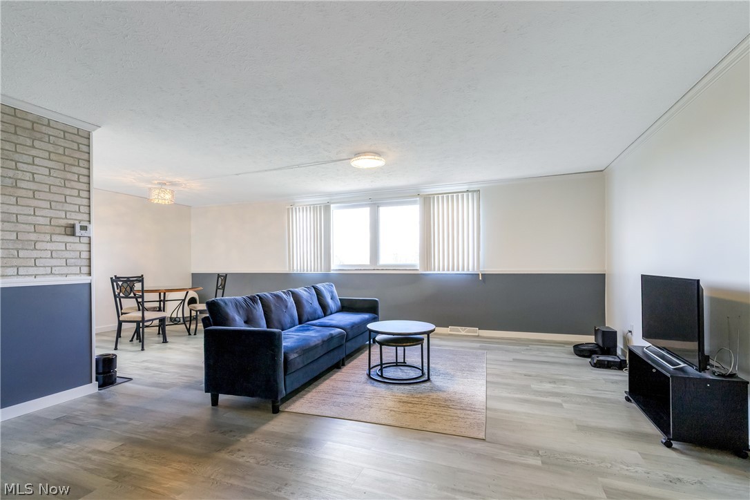 Carlton House Condo - Residential