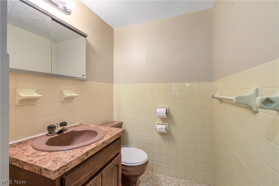 Carlton House Condo - Residential