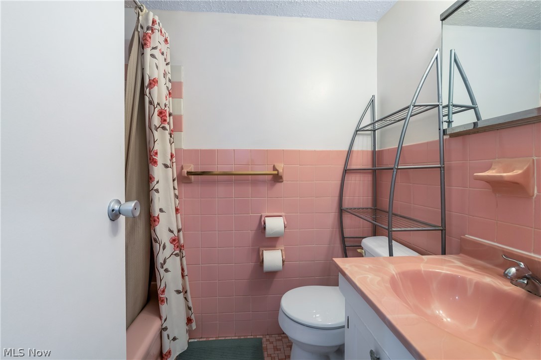 Carlton House Condo - Residential