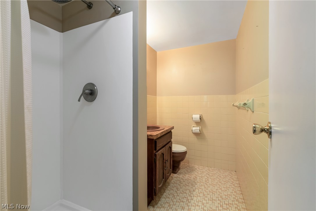 Carlton House Condo - Residential