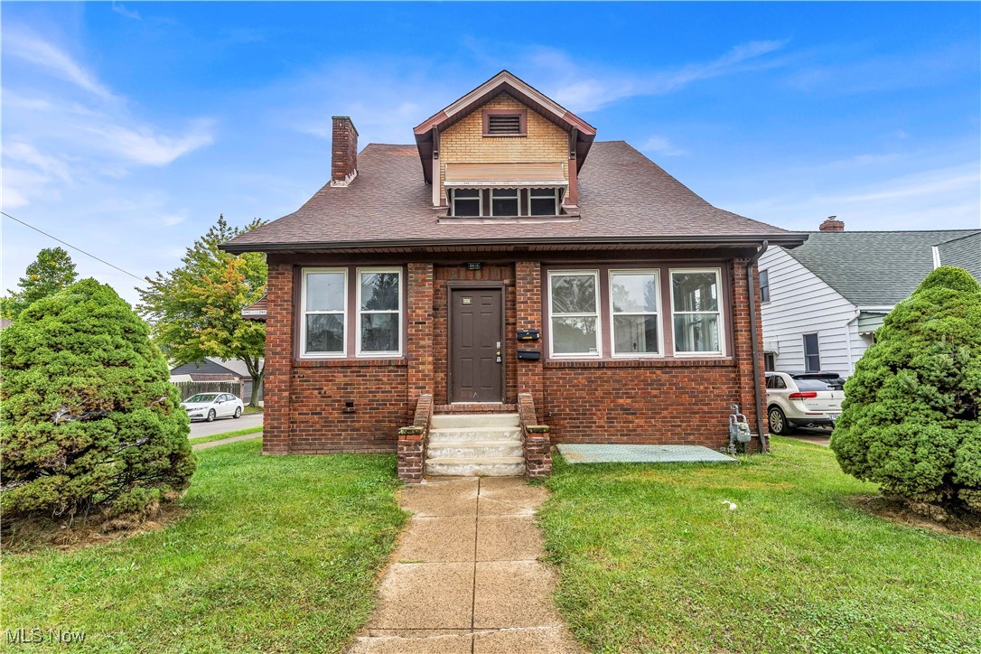 5910 Laverne Ave | UP, Parma - Spacious 3-bed 1-bath multi-family home! //
$ 1050 rent / $ 1050 deposit //
$55 application fee per adult //
1-2 pets OK in this unit. After application pre-approval, a PetScreening is required for any animals to proceed with one of our properties; a PetScreening affidavit is still required if you have no pets. (Some breed restrictions apply per HUD guidelines). //
NO SMOKING //
1 time $169 non-refundable set up fee paid at lease signing //
$35/month required resident benefit package; can include personal property/liability insurance for an additional $10/month for $45/month total. //
After application Pre-Approval 1 applicant per household application is required to fill out a PetScreening application, before being about to proceed with placing a Reservation Fee for one of our properties. You will receive a pre-approval for your application and in order to proceed, the PetScreening is required. Even if you have NO pets - this application must be filled out. One time, non-refundable pet fee of $250-600 per animal applies to all pets & must be paid before or when you pay your first month rent. (No fee for qualified assistance animals). //
Our application is processed through secure site: Findigs, and they require ID and income verification. Without this, your application will not be processed. They offer 24/7 chat support on their application directly if you have any questions. //
BEDROOMS: 3 //
BATHROOMS: 1 //
APPLIANCES PROVIDED: Fridge and stove //
UTILITIES / RESIDENT RESPONSIBILITY: Resident pays gas and electric and is responsible for snow removal. //
Serious inquiries only.