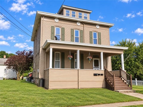 Homes For Rent - 1400 Main Street #1<br/> Wellsburg, WV 26070