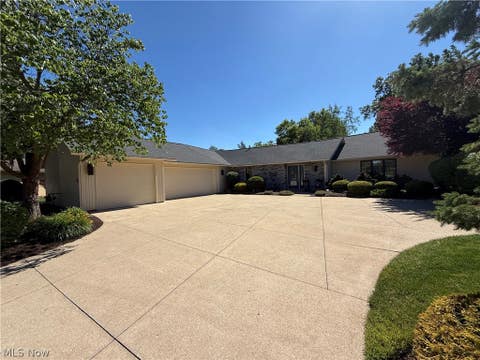 Homes For Sale - 33009 Woodhaven Circle<br/> North Ridgeville, OH 44039