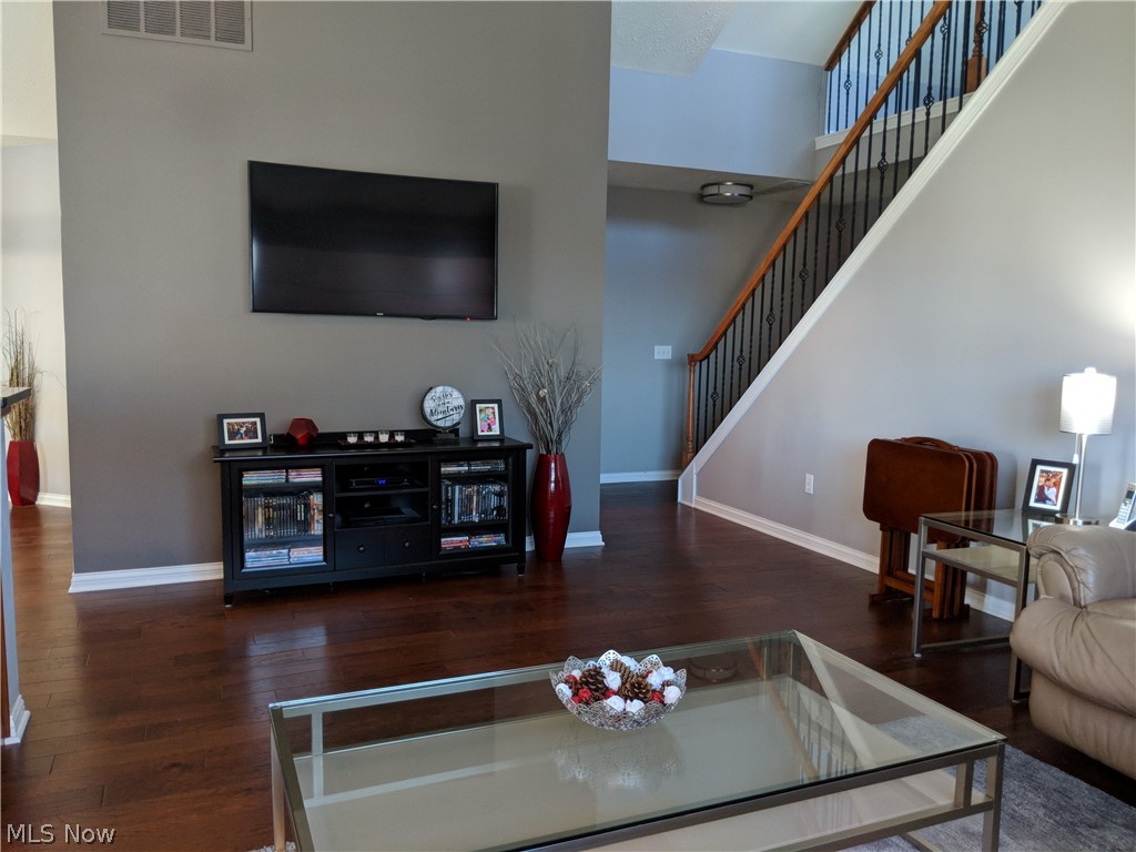 Legends/Aberdeen Condos Ph Xxi - Residential