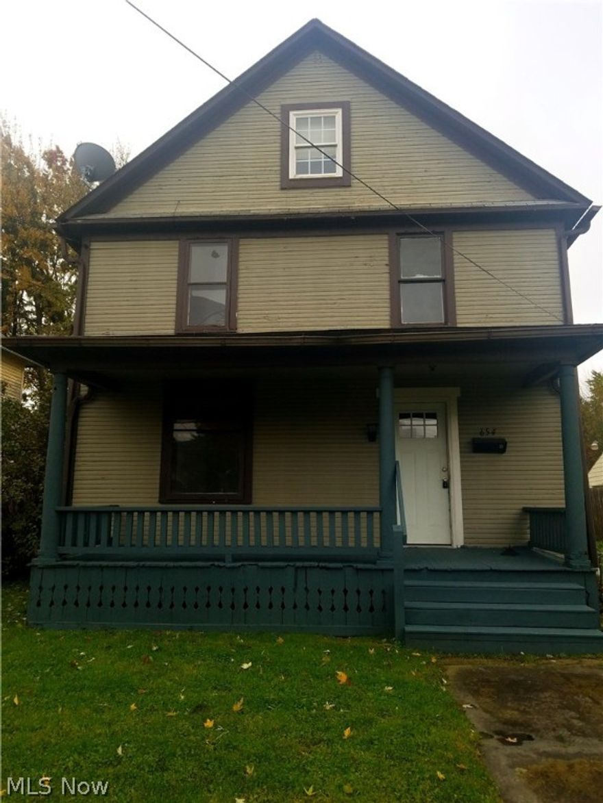 Great investment property in need of a little TLC.  Sizable home with 3 bedrooms and one full bath.  Some cosmetics have been completed.  Looking for the right person to come in and finish the job.