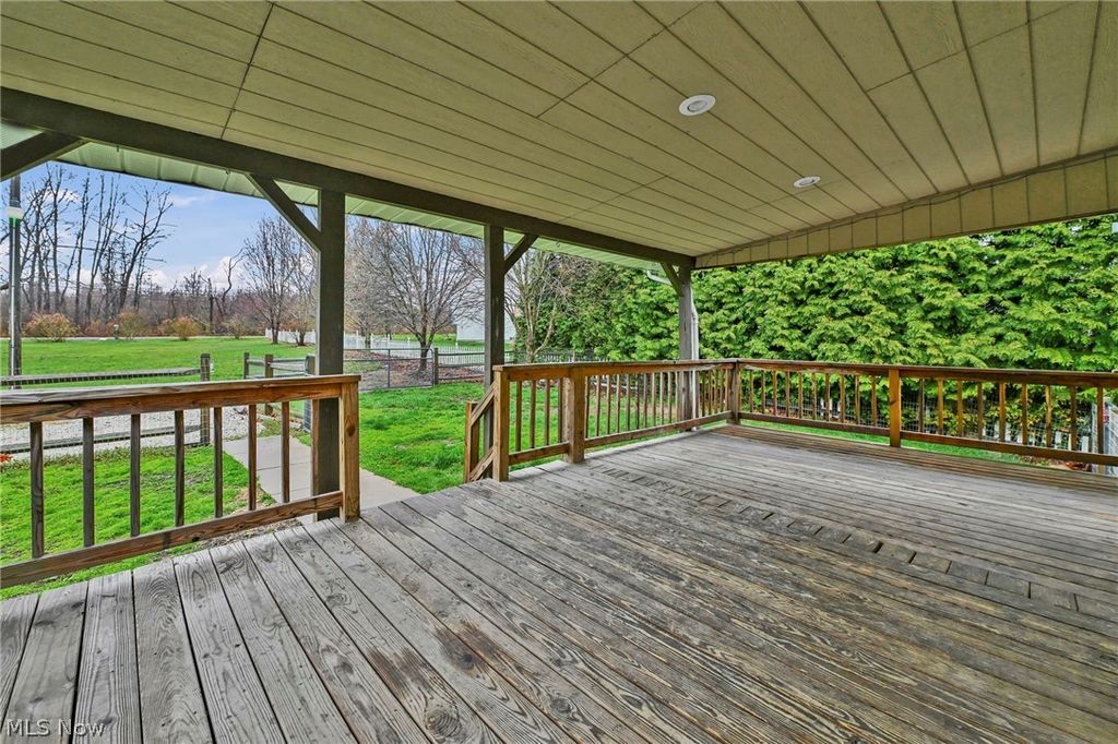 Photo of 475 Munroe Falls Road, Tallmadge, OH 44278 (MLS # 5200301)
