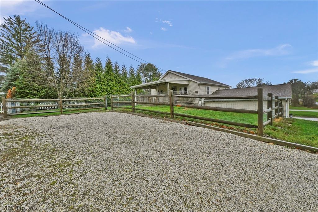 Photo of 475 Munroe Falls Road, Tallmadge, OH 44278 (MLS # 5200301)