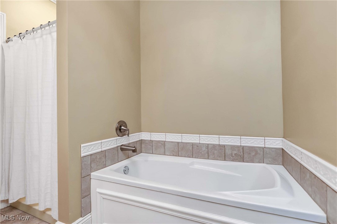 17135 Misty Lake Drive, Strongsville, Ohio image 26