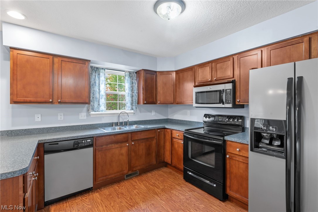 Creekside/Pleasant Lakes Condo - Residential